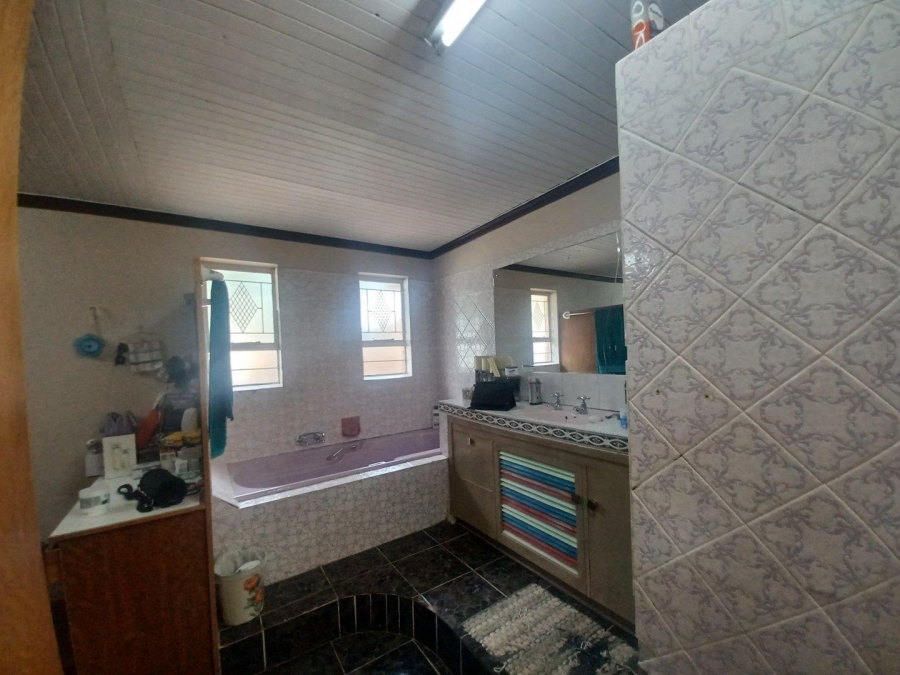 To Let 3 Bedroom Property for Rent in Uitsig Free State